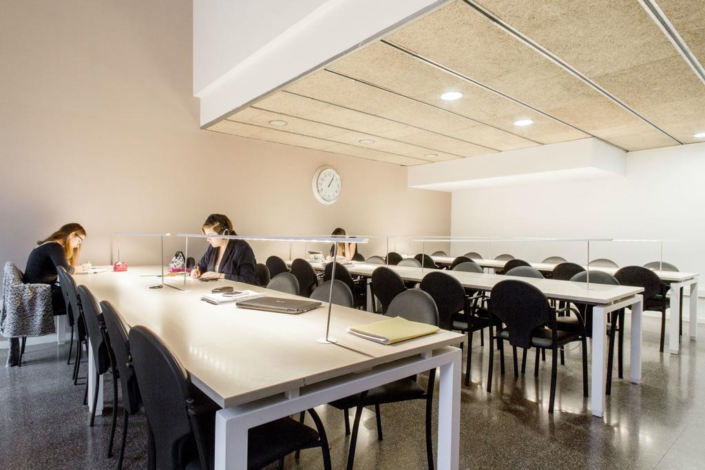 Residencia Universitaria Resa La Ciutadella Barcelona Buitenkant foto